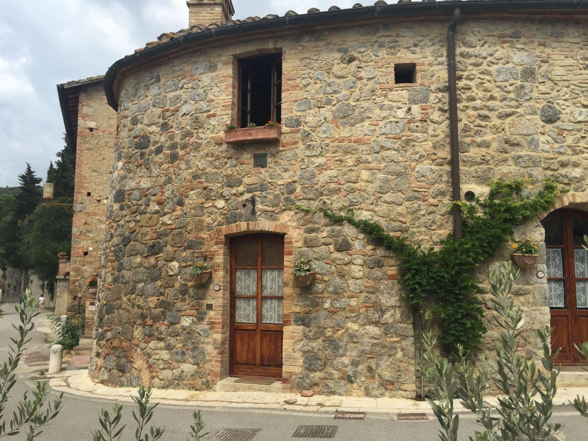 La Vecchia Corte ซานจีมิญญาโน ภายนอก รูปภาพ